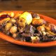 Javali Guarnecido de Castanhas e Cogumelos Selvagens